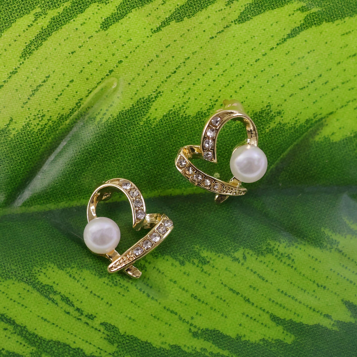 Elegant Pearl & Crystal Heart Design Stud Earrings for Women