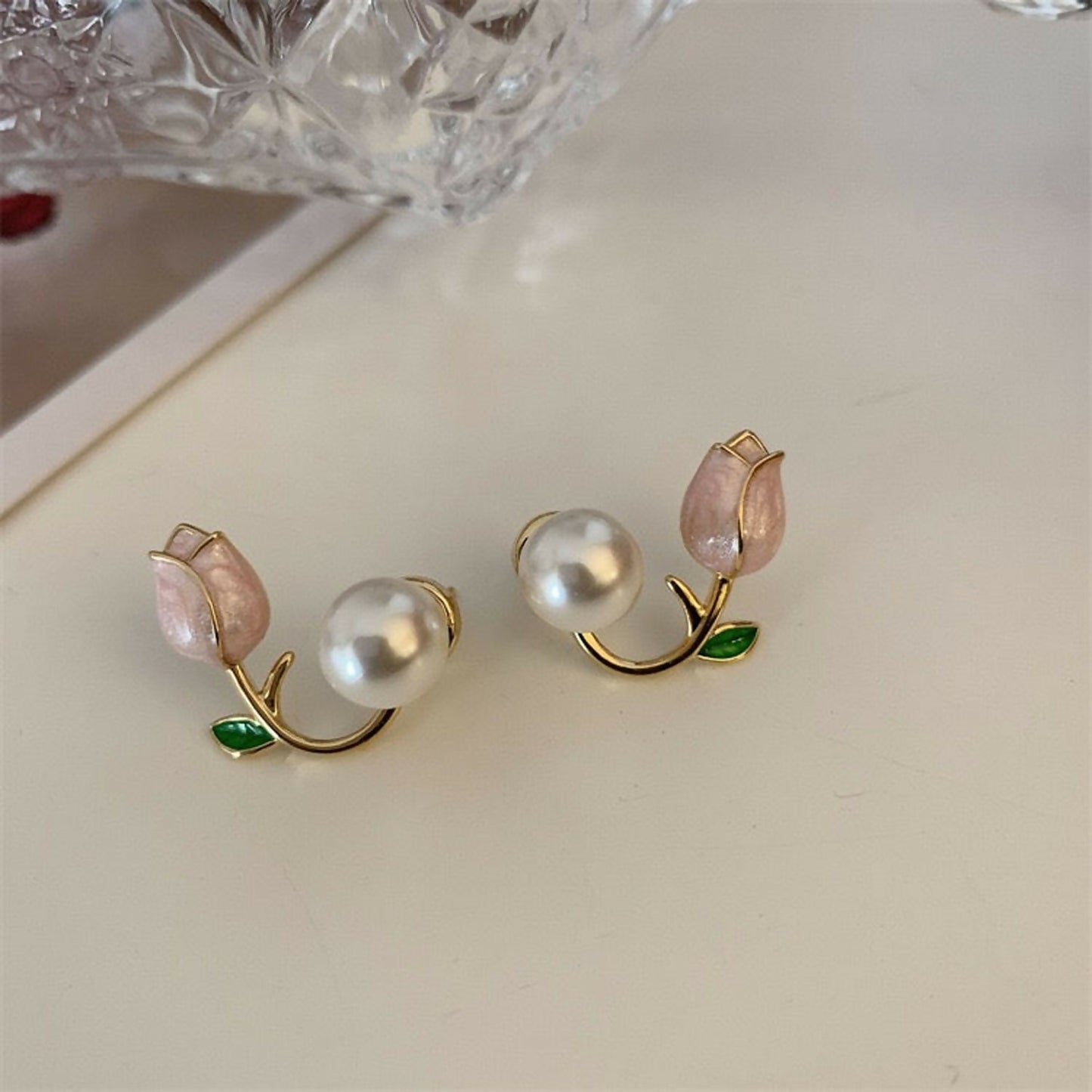 Dainty Enamel Tulip & Round Pearl Korean Style Earrings – Chic Nature-Inspired Jewelry