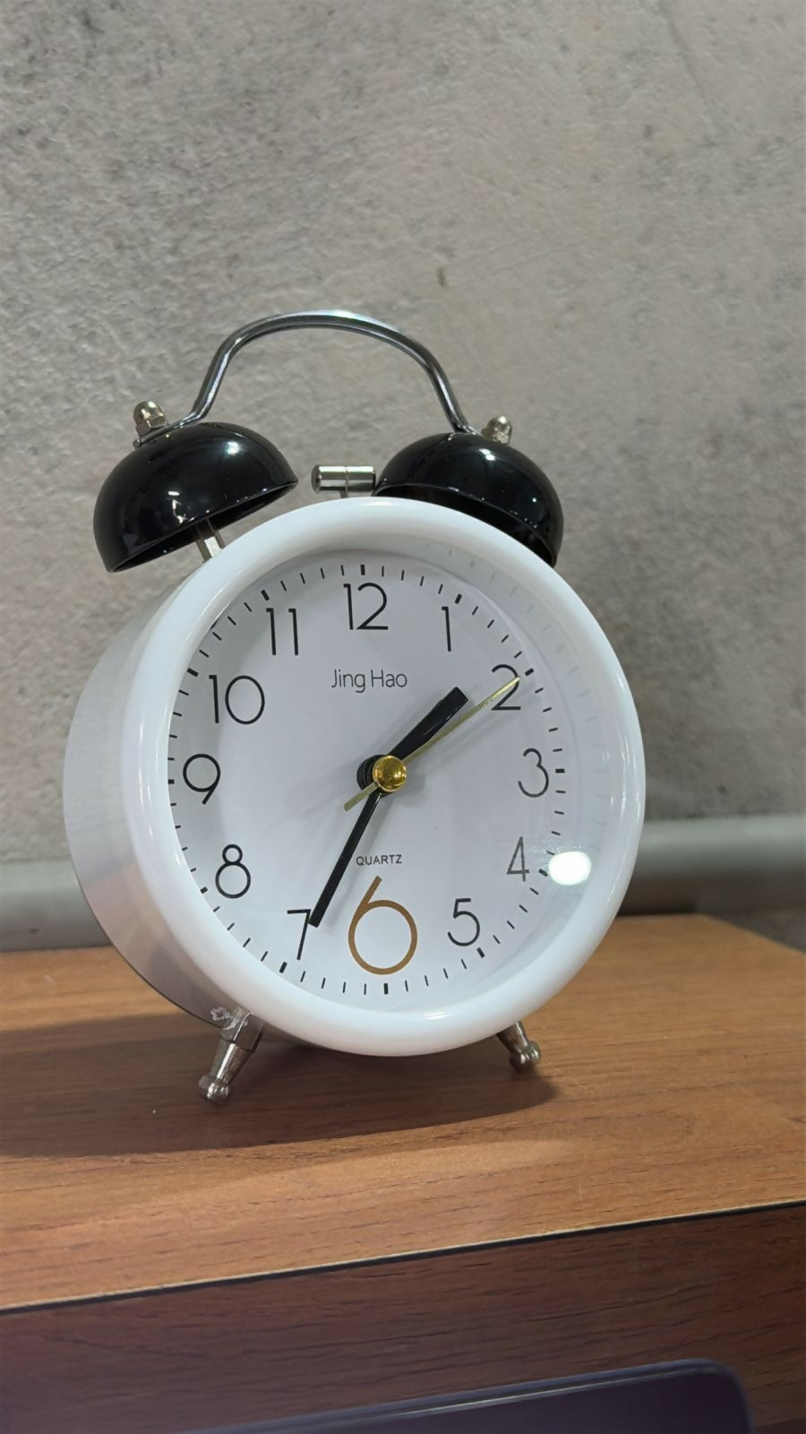 White Retro Twin Bell Alarm Clock with Black Bells, Classic Analog Quartz Table Clock, Loud Ringing Non-Ticking Silent Sweep Movement, Battery Operated Bedside Clock for Bedroom, Office & Home Décor
