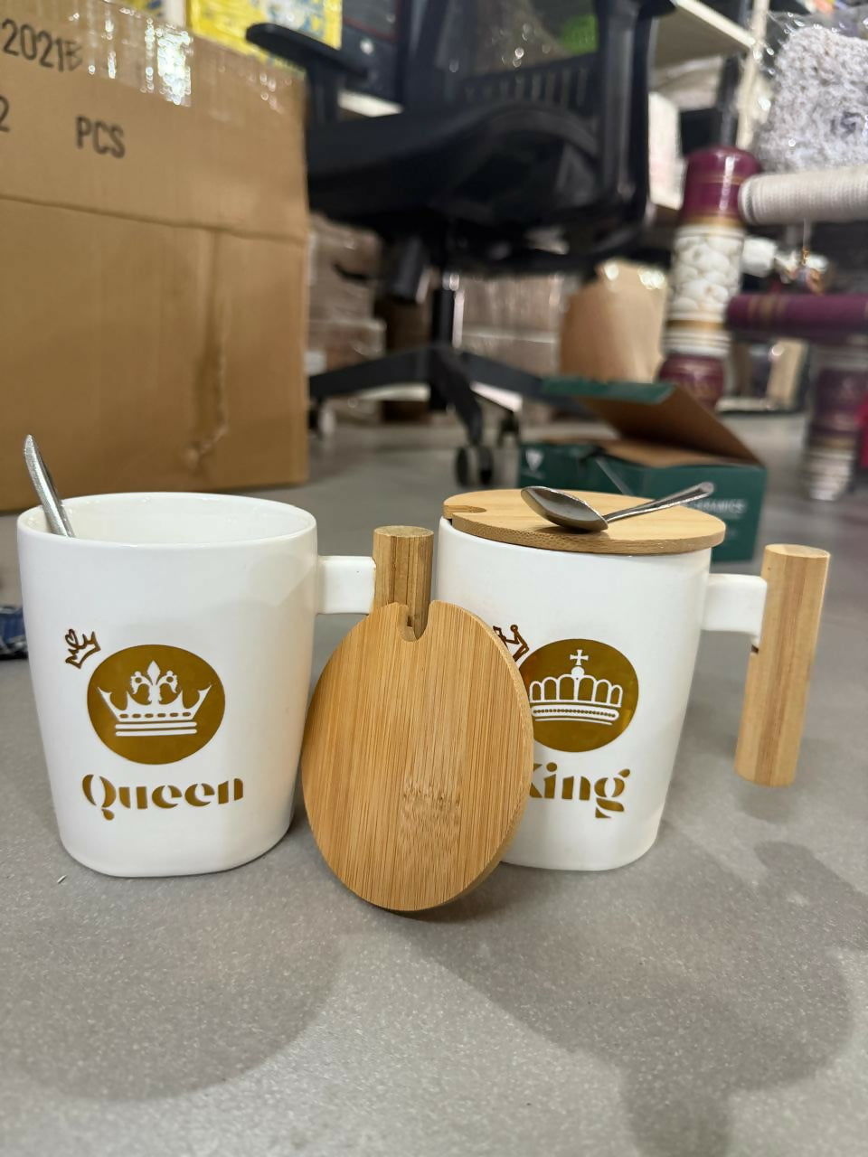 Premium King & Queen Ceramic Mug Set with Wooden Lid & Handle | Luxury Crown Design Coffee & Tea Mugs | Elegant Gift Set for Couples, Husband Wife, Anniversary, Birthday, Valentine, Home & Office Use