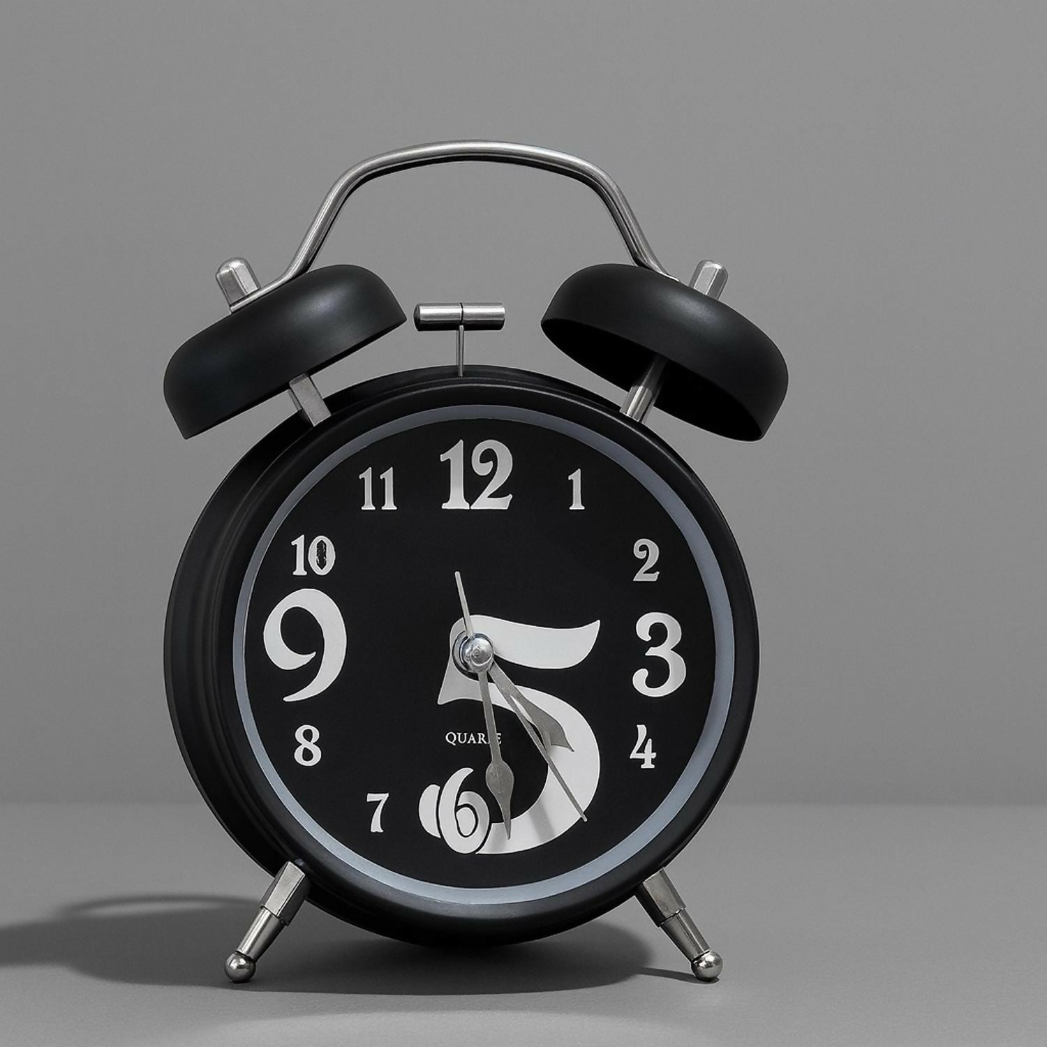 Vintage Classic Black Twin Bell Analog Alarm Clock for Bedroom, Retro Style Loud Desk Clock with Night Light & Silent Quartz Movement – Battery Operated Table Clock for Office, Home, Kids & Adults