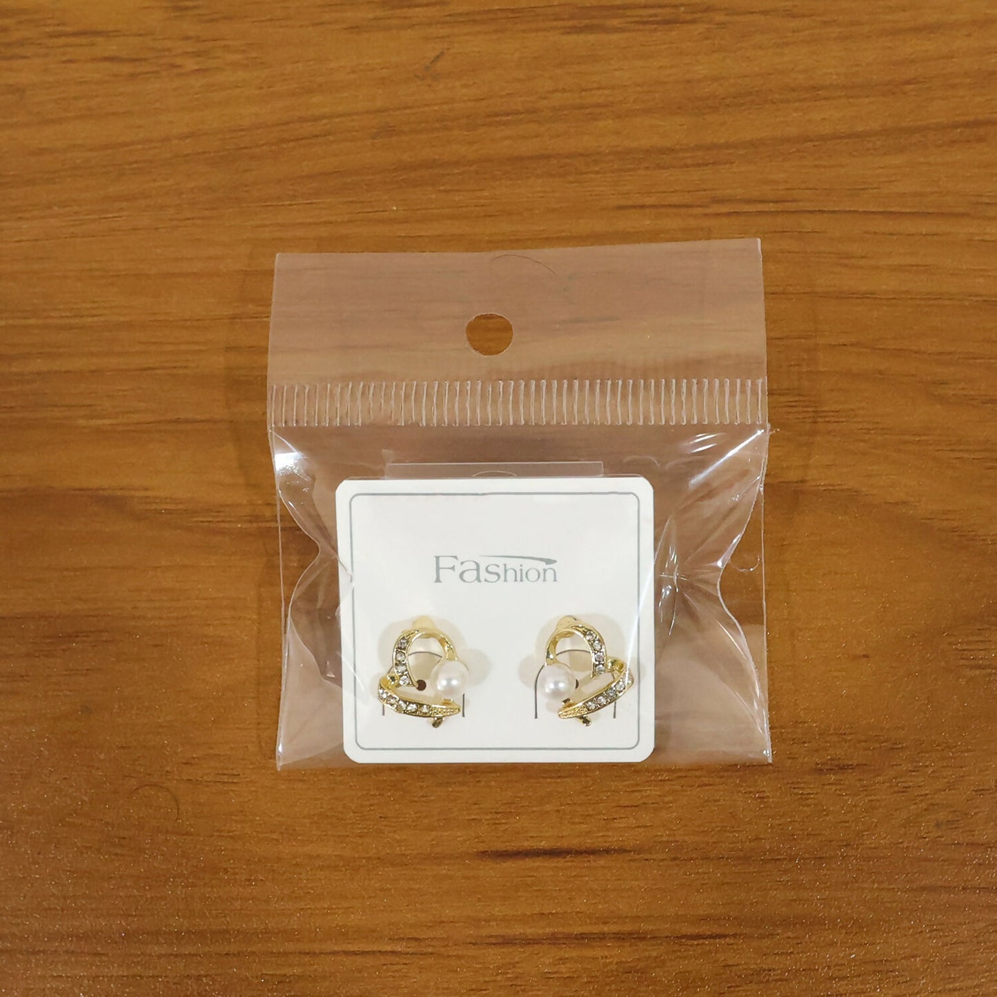 Elegant Pearl & Crystal Heart Design Stud Earrings for Women
