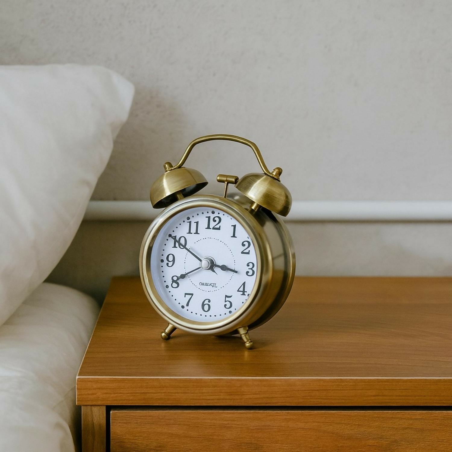 Premium Vintage Twin Bell Alarm Clock with Loud Ringer, Retro Analog Quartz Table Clock for Bedroom, Study & Office – Classic Brass Finish, Silent Sweep Movement, Battery Operated