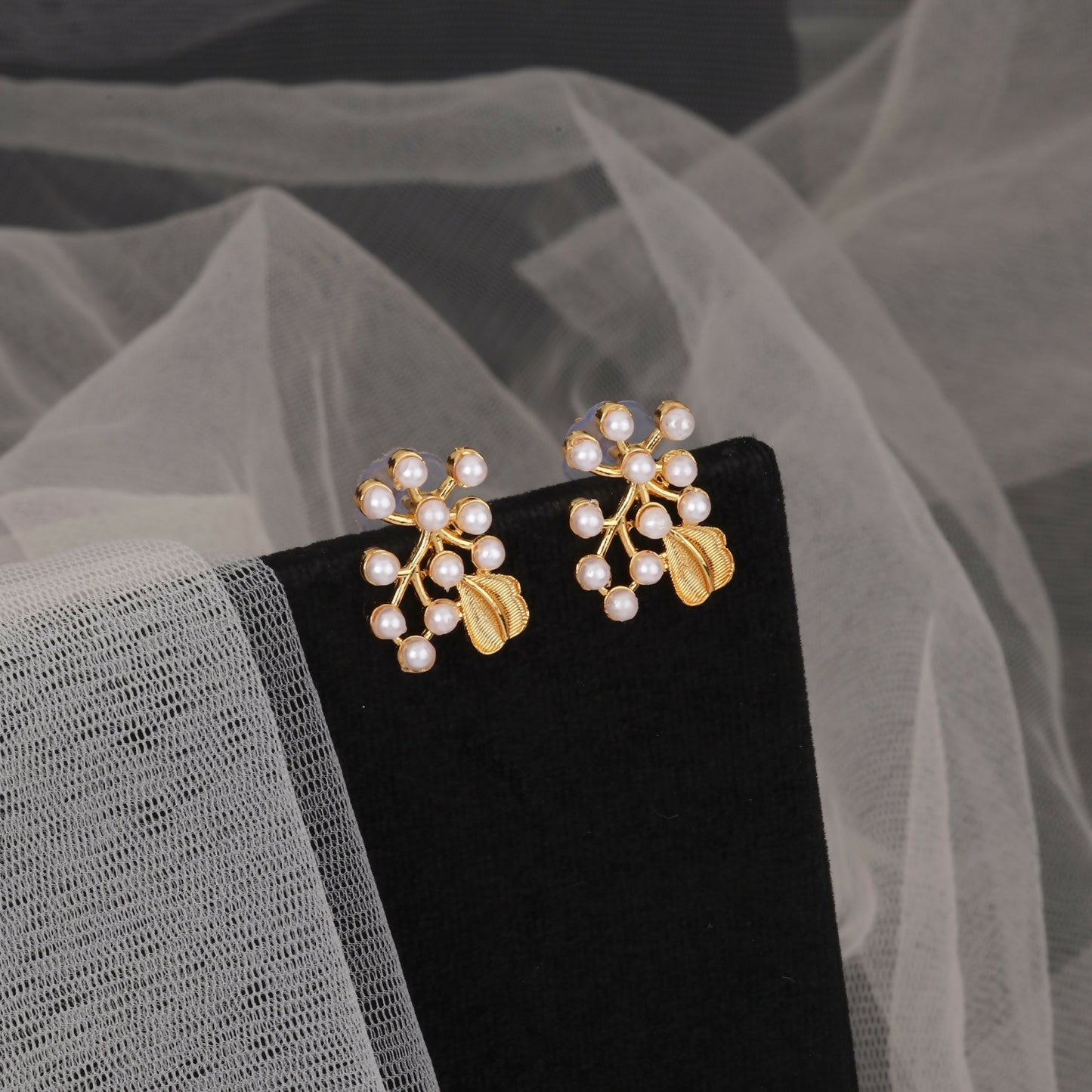 Gold-Tone Leaf & Pearl Choker