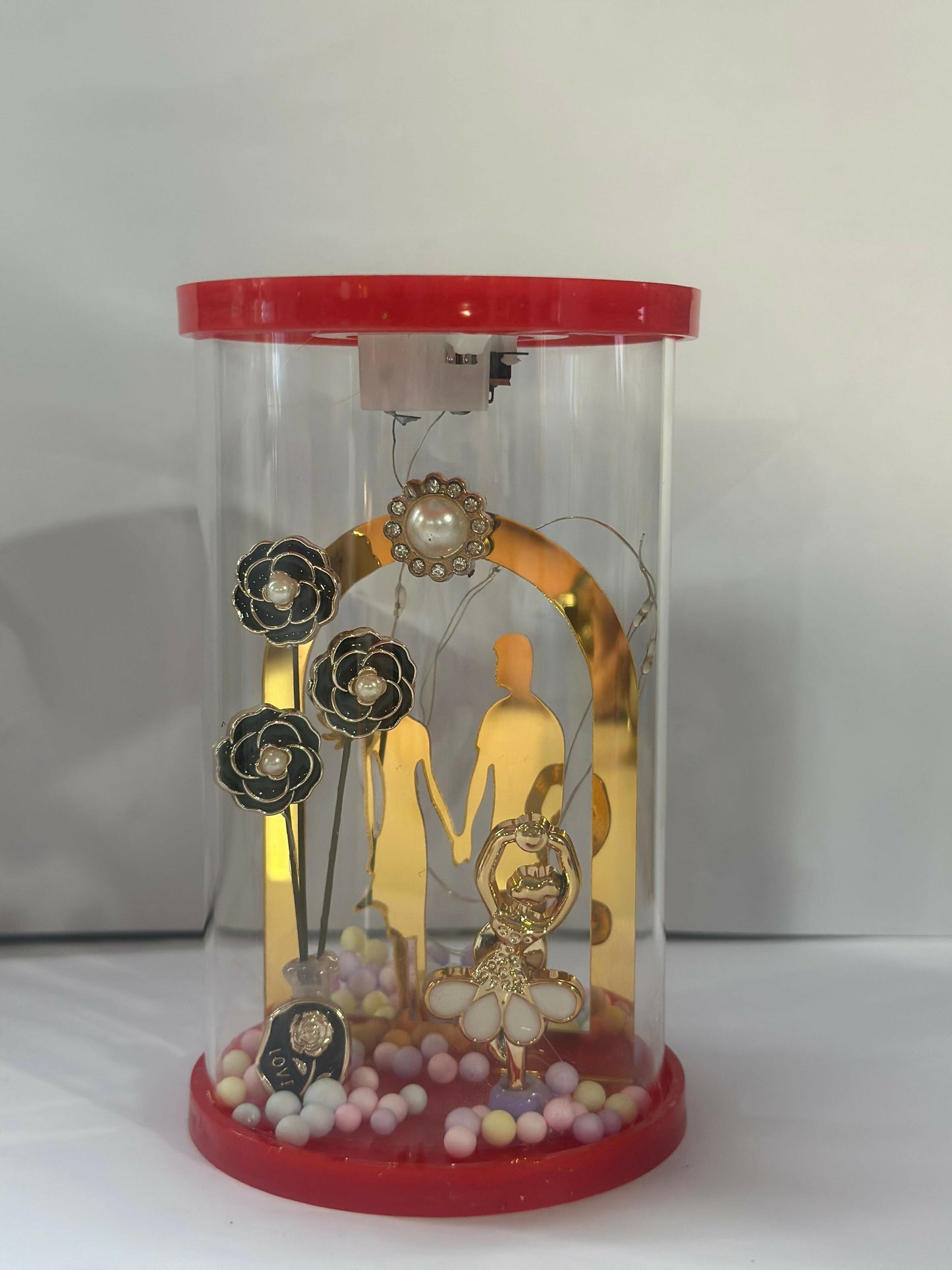 Romantic Couple Dome LED Night Lamp with Artificial Flowers & Pastel Beads | Transparent Acrylic Cylinder Gift Light | Decorative Showpiece for Bedroom, Living Room & Gifting – Warm Light, Battery Operated