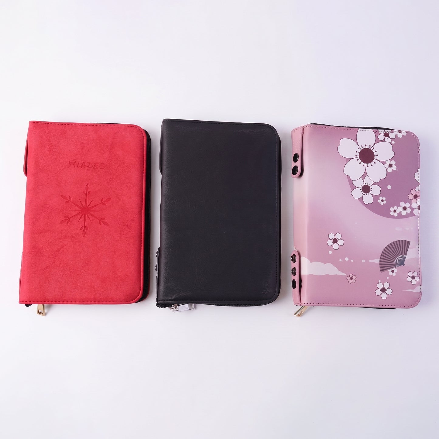 Travel makeup carry case with zipper closure
