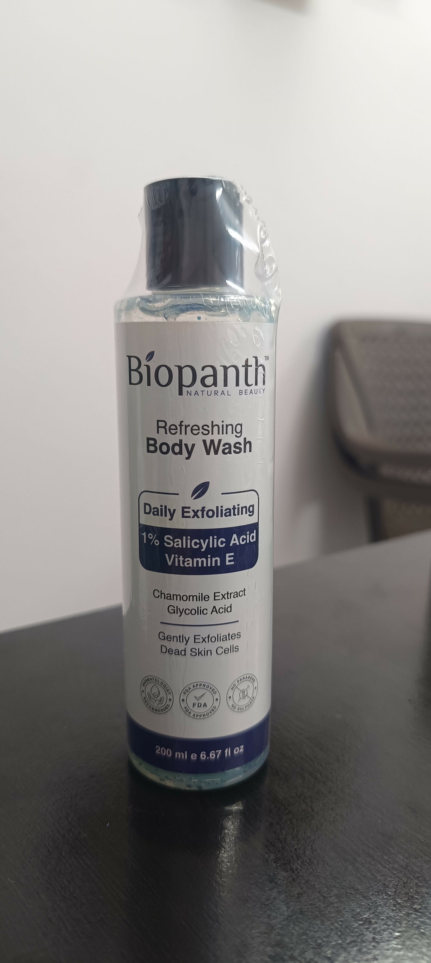 Refreshing Body Wash Daily Exfoliating with Salicylic Acid & Vitamin E (200 ml)