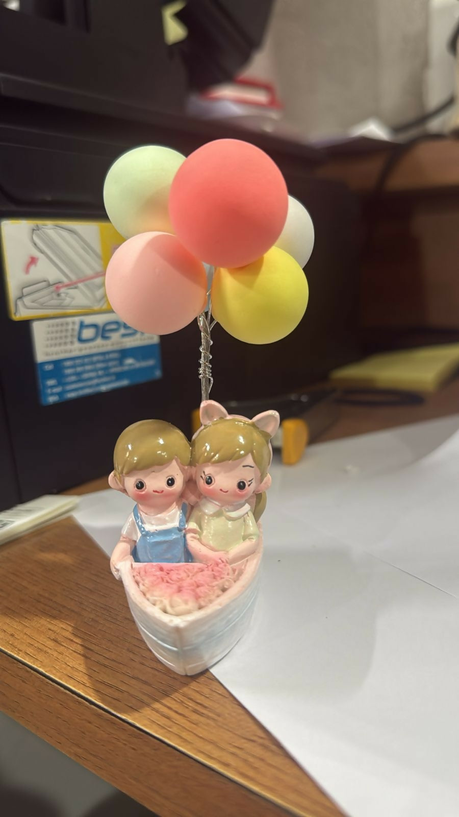 Cute Couple Boat Showpiece with Balloon for Home Decor and Gifting