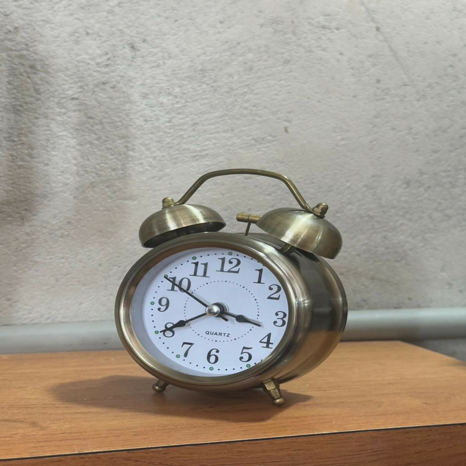 Premium Vintage Twin Bell Alarm Clock with Loud Ringer, Retro Analog Quartz Table Clock for Bedroom, Study & Office – Classic Brass Finish, Silent Sweep Movement, Battery Operated