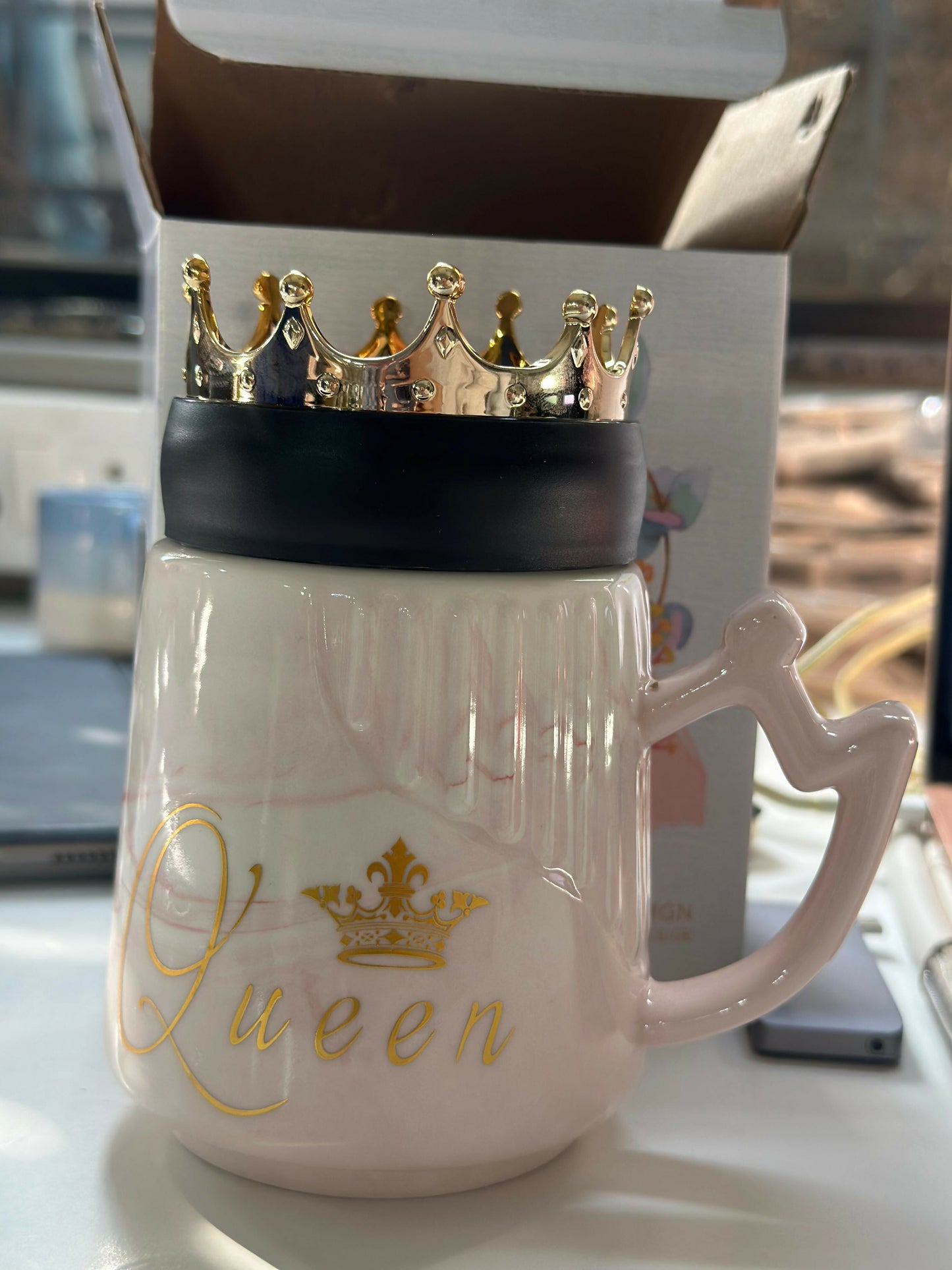 Queen Crown Ceramic Mug with Lid | Luxury Coffee & Tea Mug | Pink