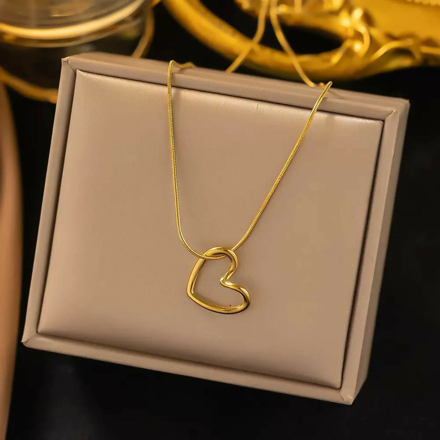 Elegant Gold Heart Pendant Necklace for Women – Minimalist Love Charm Jewelry
