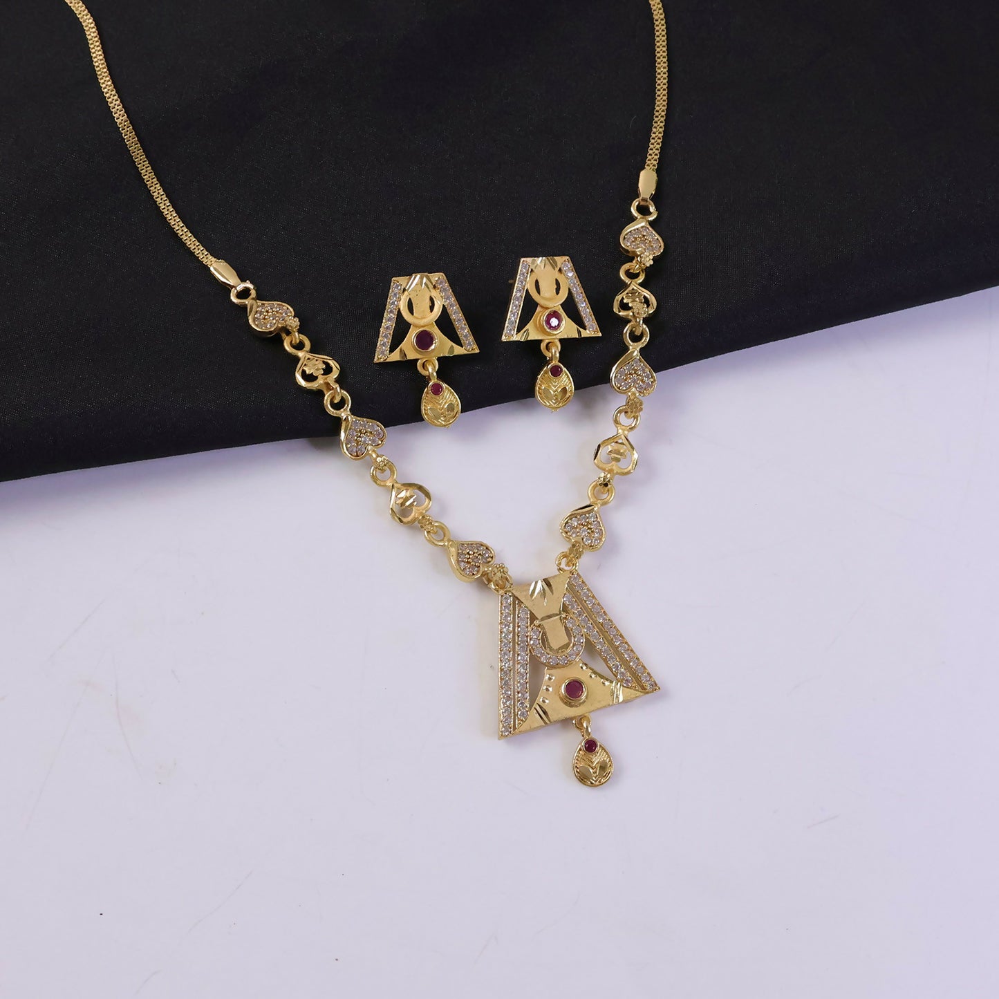 Timeless Beauty Necklace Set with Elegant Classic Design for Women Festive Wear