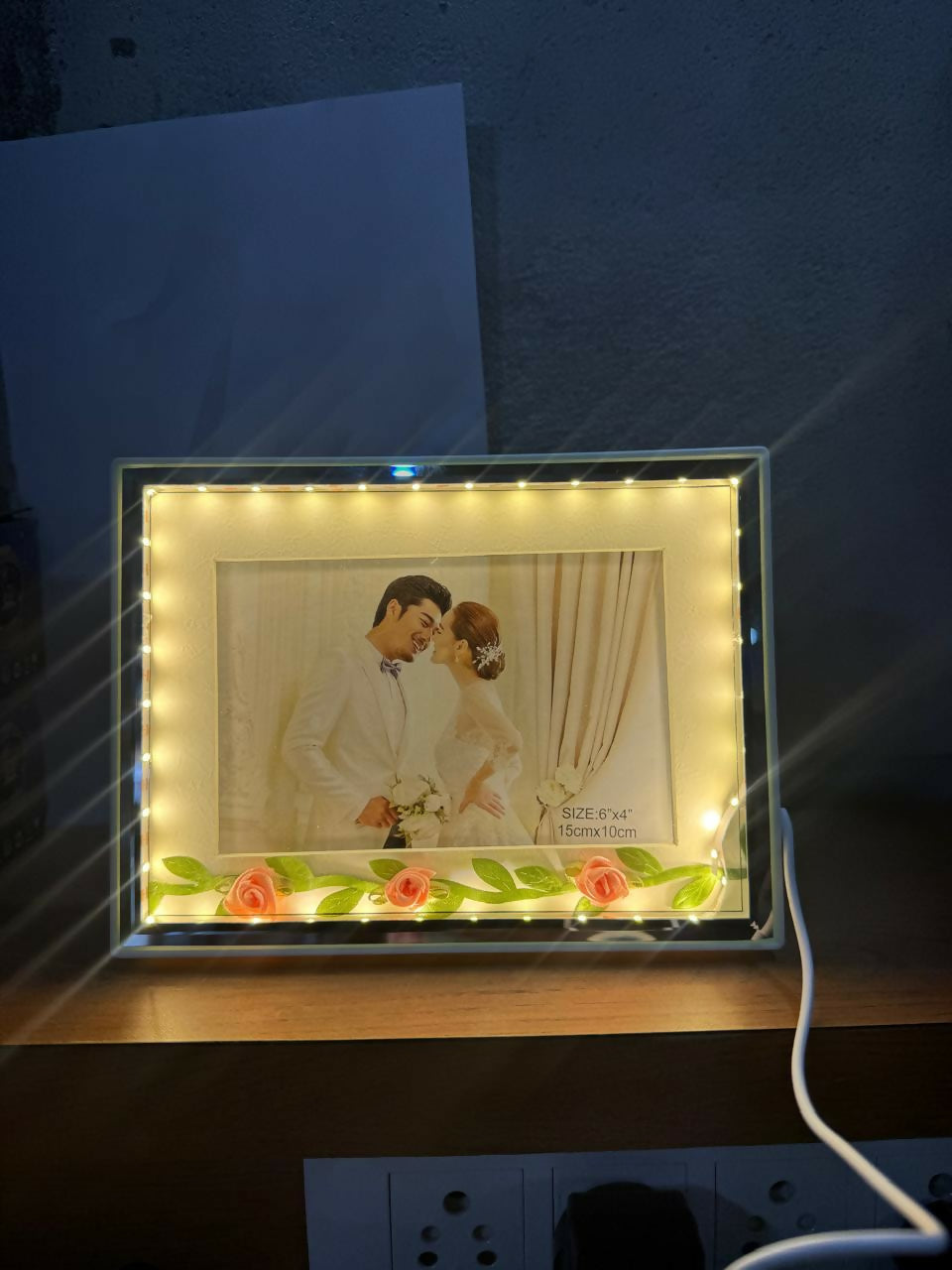 Premium LED Light Photo Frame for Home Decor | 6x4 Inch Illuminated Photo Frame with Warm White LED Border & Rose Floral Decoration | USB Powered Night Light Picture Frame for Bedroom, Living Room & Gifting