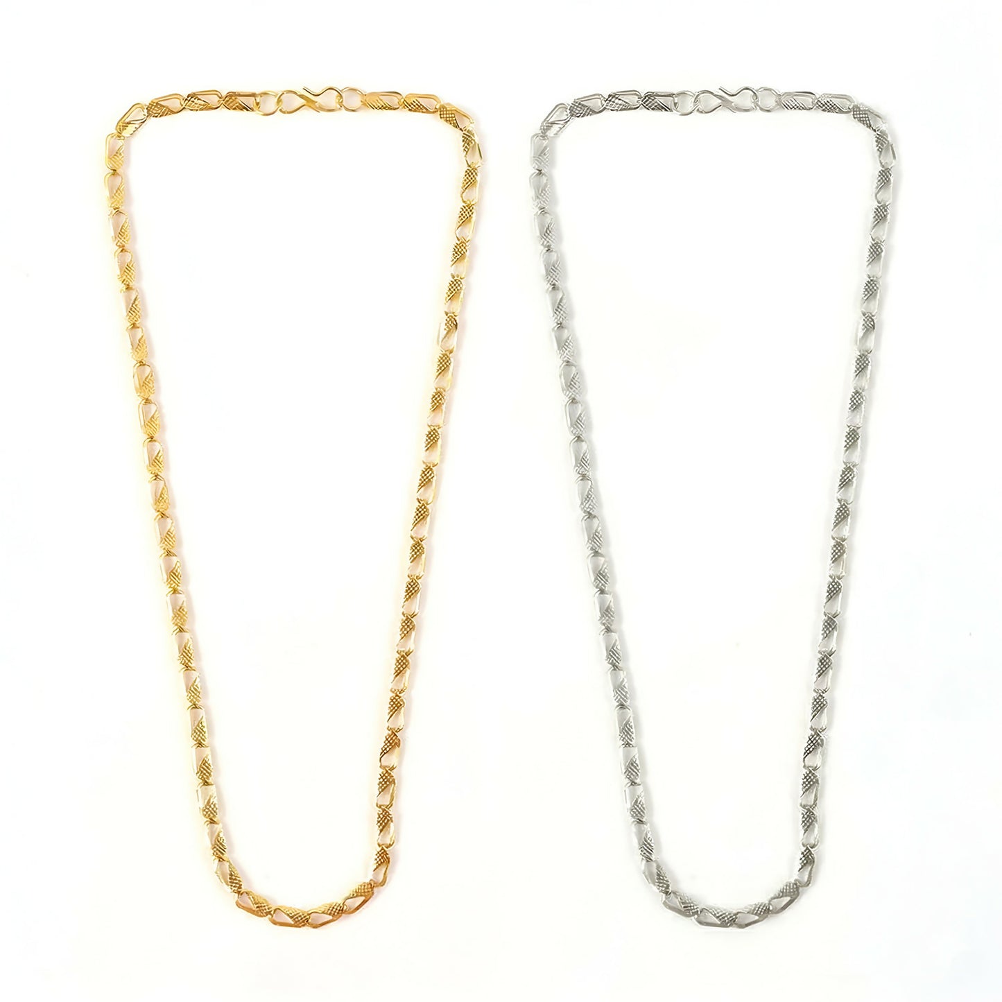 Textured design details on dual tone necklace links