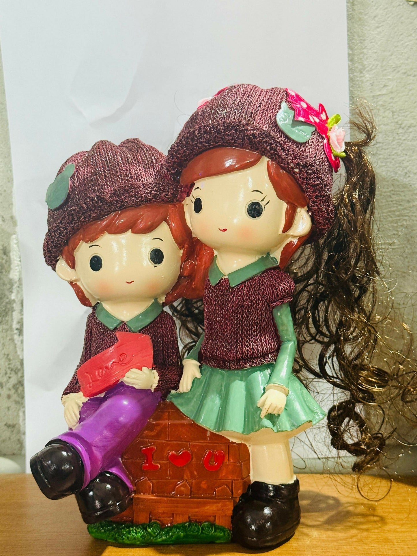 Cute Couple Love Showpiece Figurine for Home Decor Gift and Piggy Bank