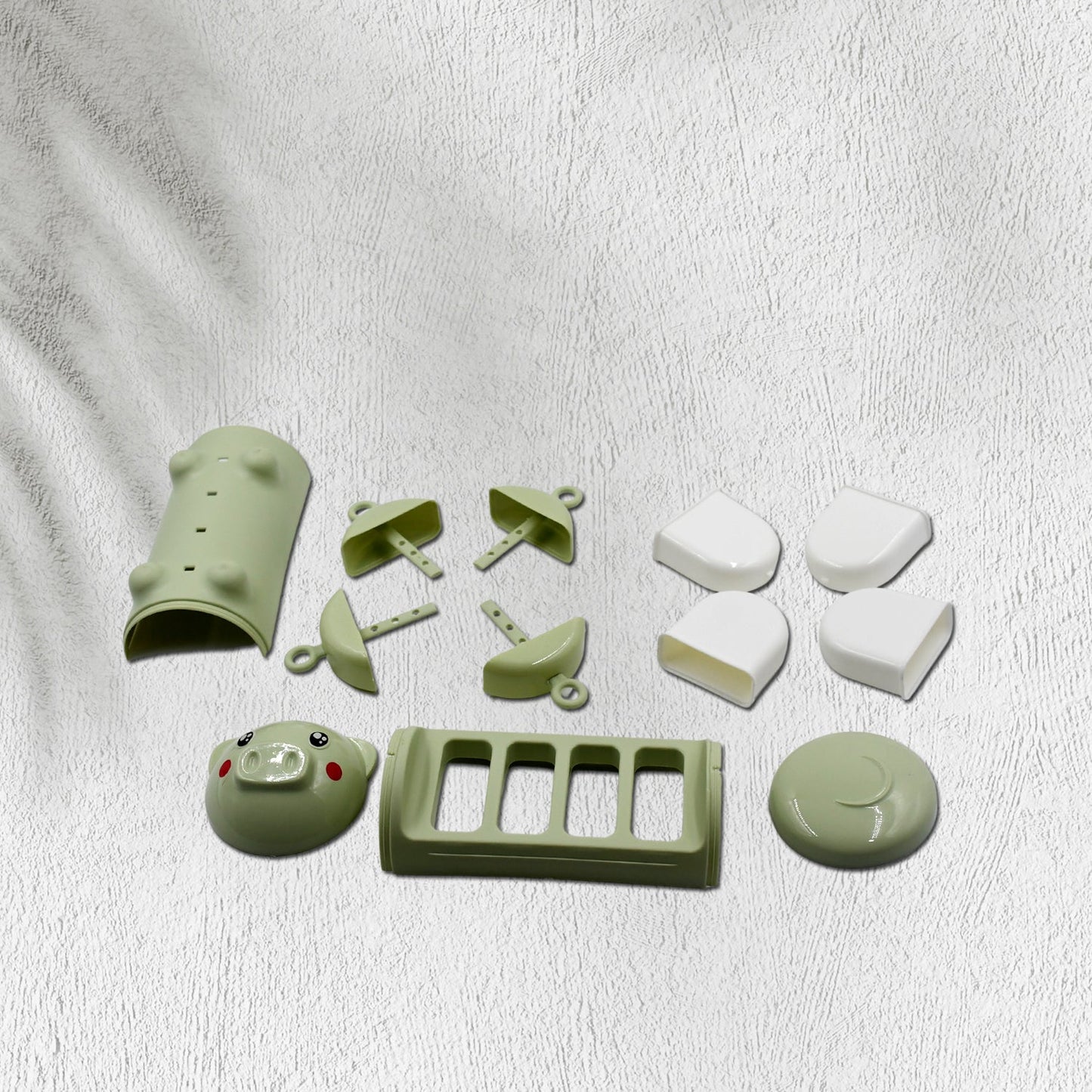 sicle mold set featuring pig shapes, suitable for homemade ice candy.