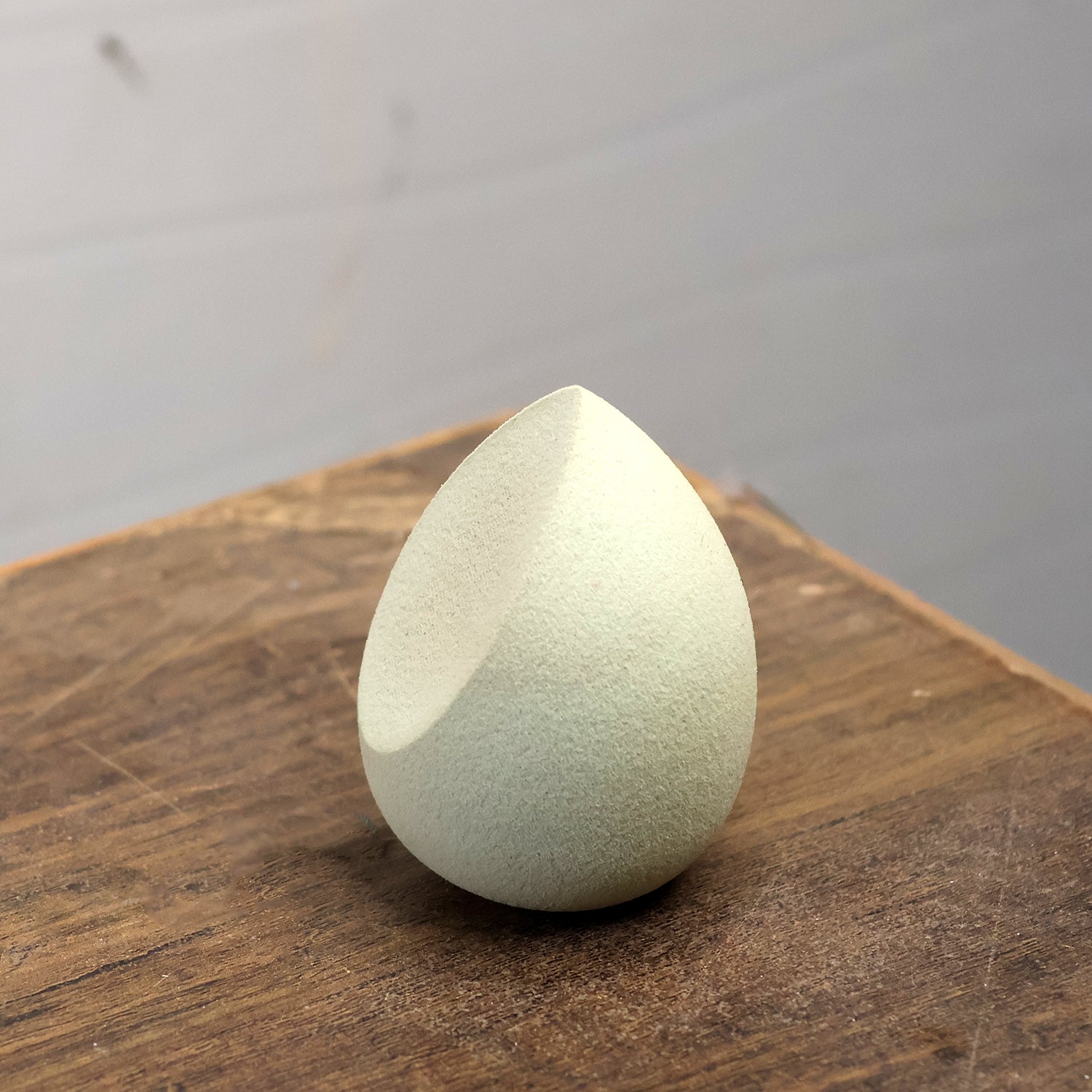 Makeup Sponge for blending liquid Foundations, Powders, and Creams (Multicolor / 1 Pc)