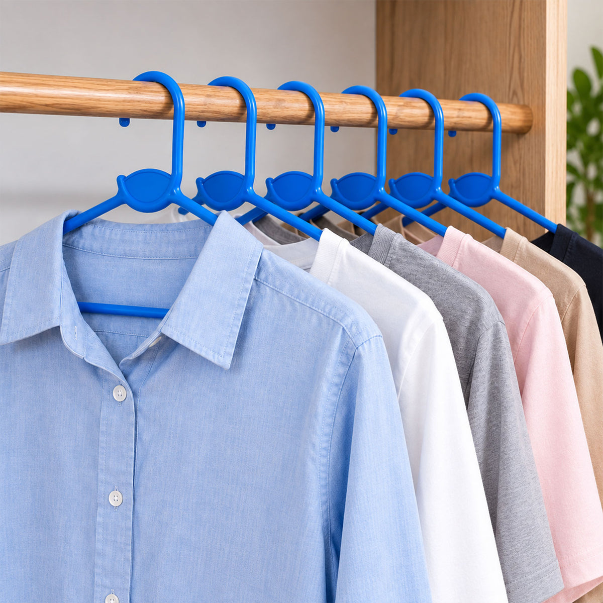 Plastic Clothes Hangers – Durable & Space-Saving Set of 6