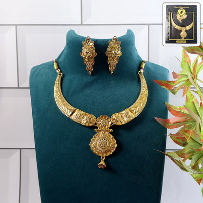 Royal Curved Choker Necklace Set – Elegant Traditional Design for Festive & Bridal Wear