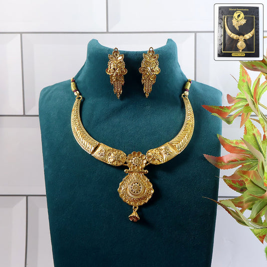 Royal Curved Choker Necklace Set – Elegant Traditional Design for Festive & Bridal Wear