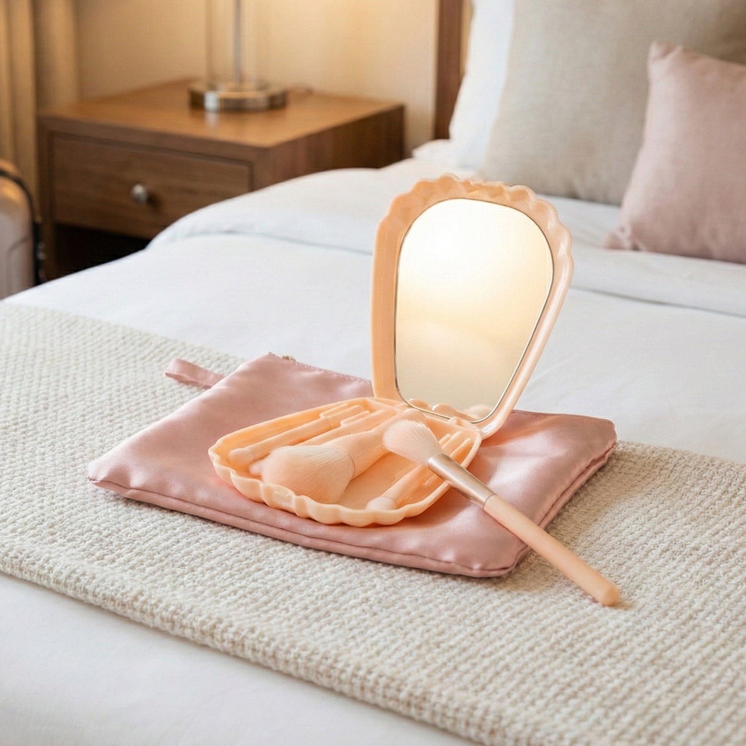 Compact cosmetic brush kit with mirror