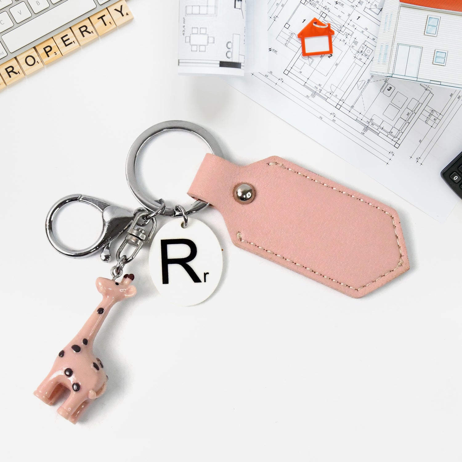 Charming Giraffe Keychain – A Touch of Whimsy for Your Everyday Essentials (1 Pc)