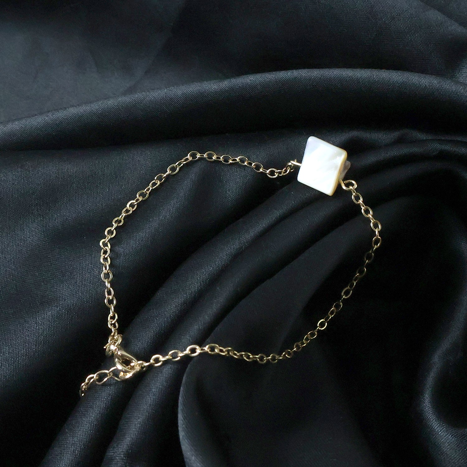 Elegant Chain Bracelet side view