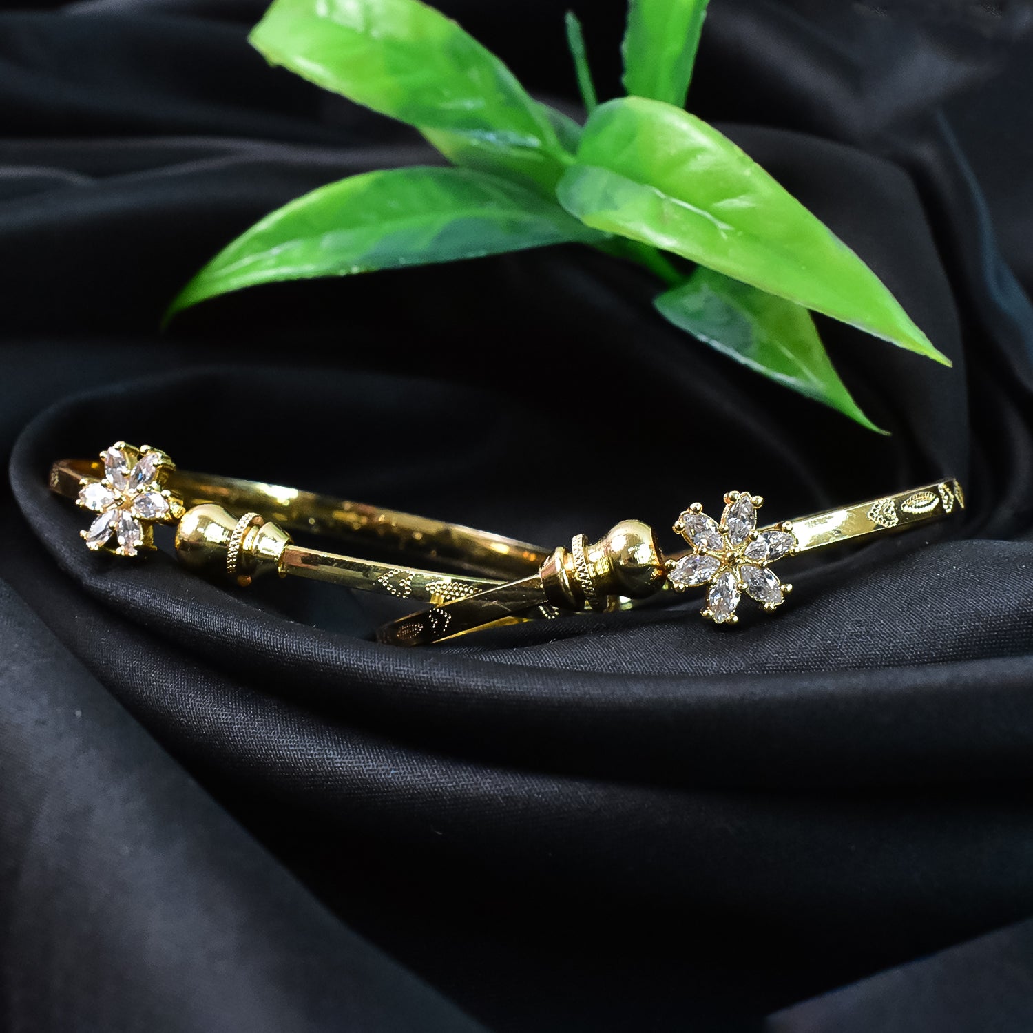 Elegant Golden Bangles (1 Pair)