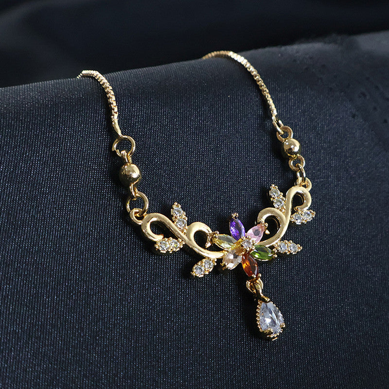 Elegant Floral Design Pendant Necklace for Women