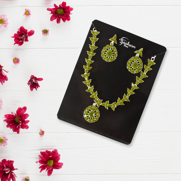 Elegant Pista Green Necklace Set