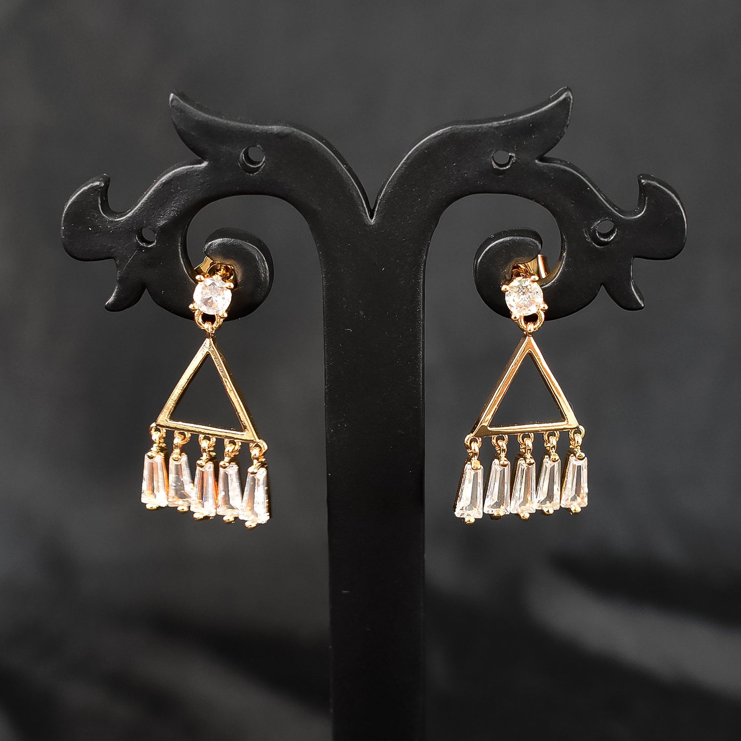 Heritage-Inspired Traditional Earrings - Timeless Craft and Design