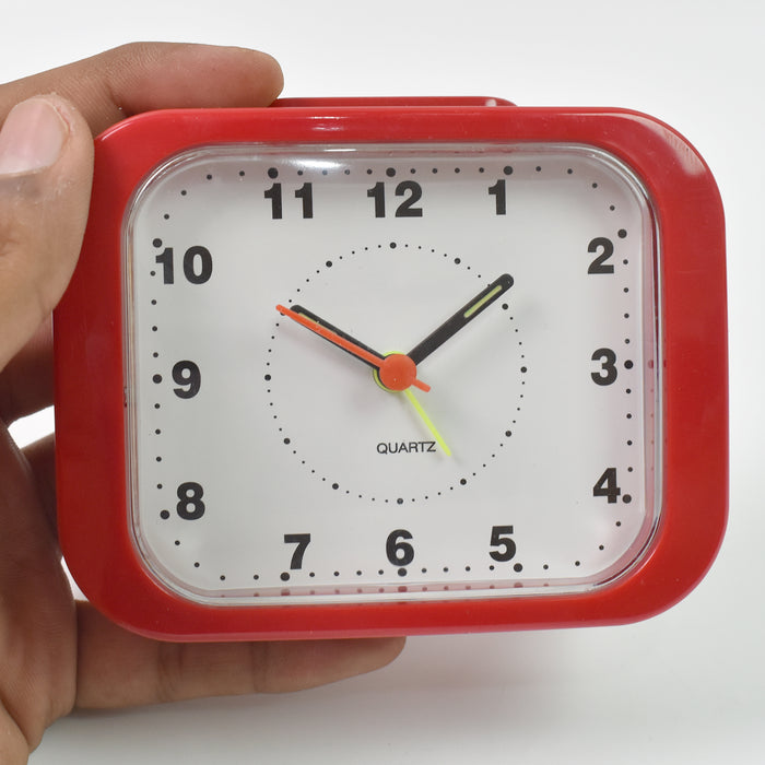 Compact Analog Alarm Clock – Easy, Reliable, and Elegant