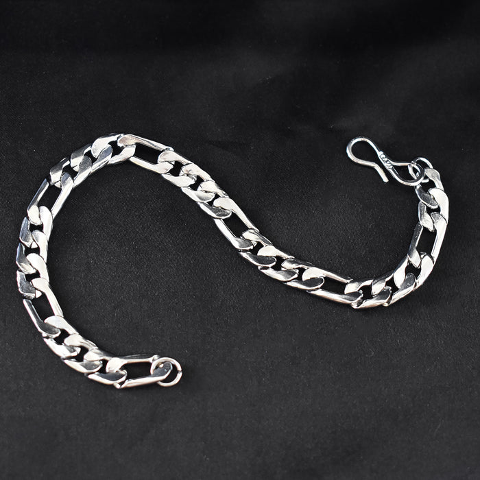 Elegant Silver Bracelet - A Perfect Blend of Style and Sophistication