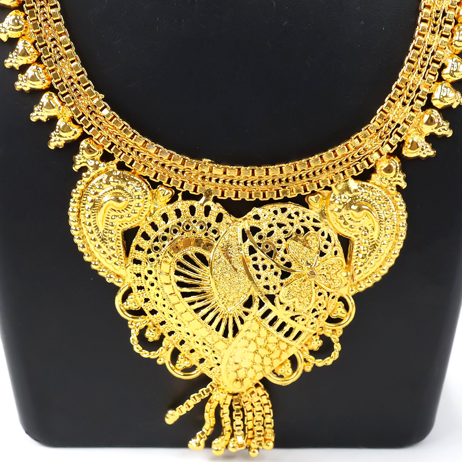 Beautiful Necklace With Matching Earrings Set Of 2 Piece