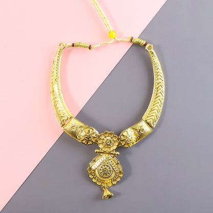 Royal Curved Choker Necklace Set – Elegant Traditional Design for Festive & Bridal Wear
