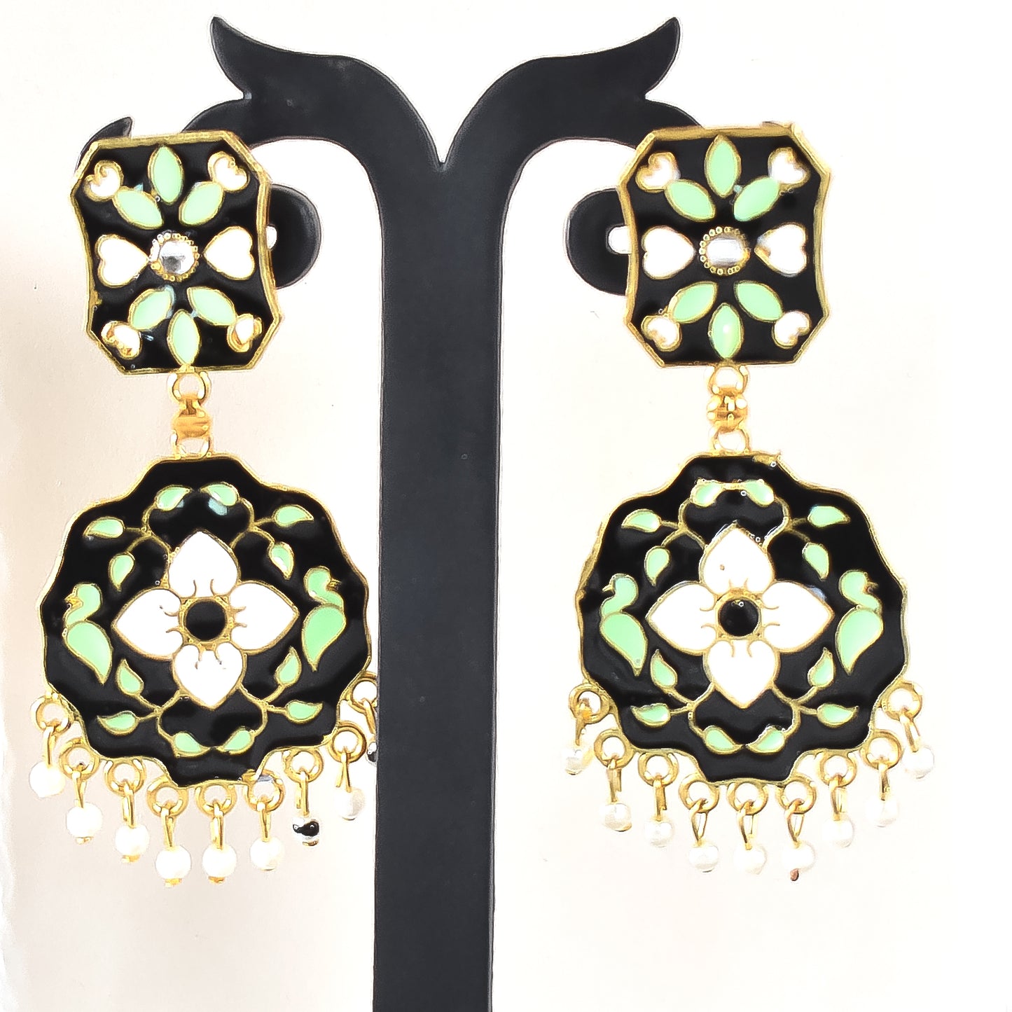 Trending Stylish Jumka Earrings with Modern Touch and Classic Charm