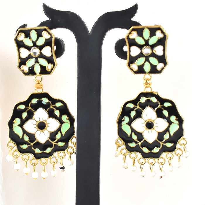 Trending Stylish Jumka Earrings with Modern Touch and Classic Charm