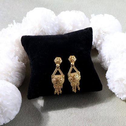 Floral Crest Traditional Necklace Set with Handcrafted Filigree Pendant