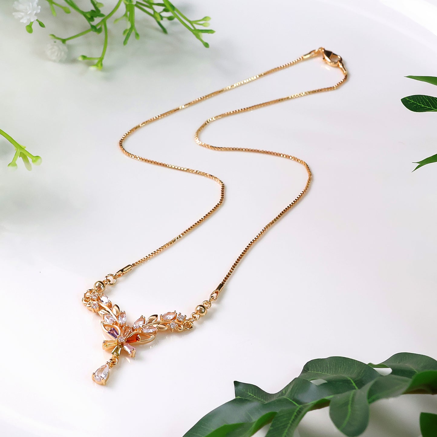 Graceful Gold-Plated Leaf Design Pendant Necklace for Women