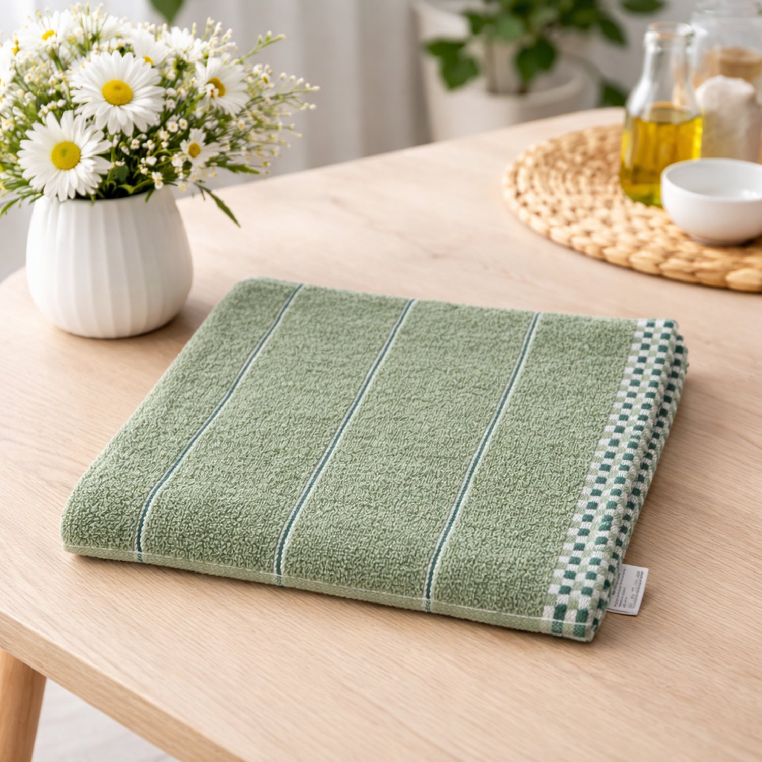 Cleaning towel made of soft absorbent cotton