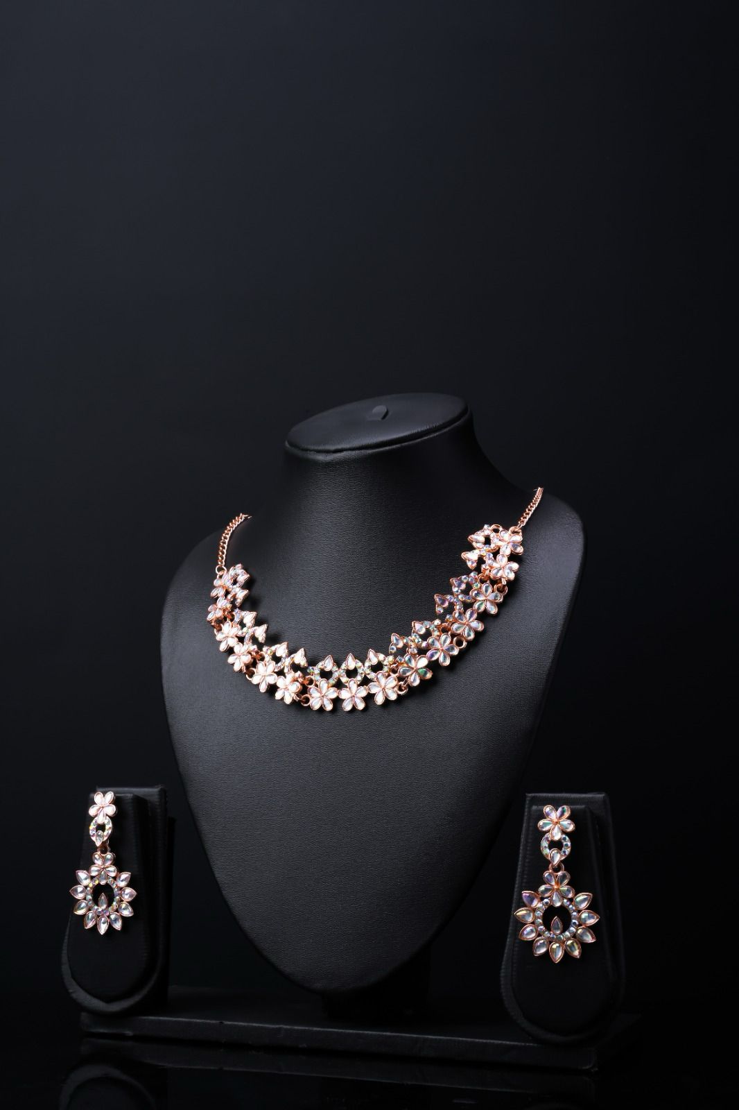 Designer Fashionable Earring And Necklace Set For Women