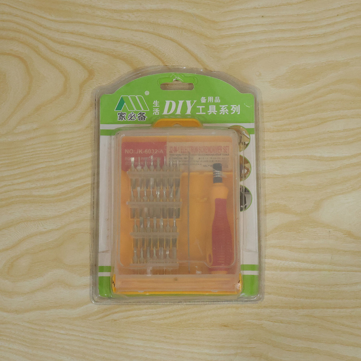 Live photo of magnetic screwdriver set in card packing
