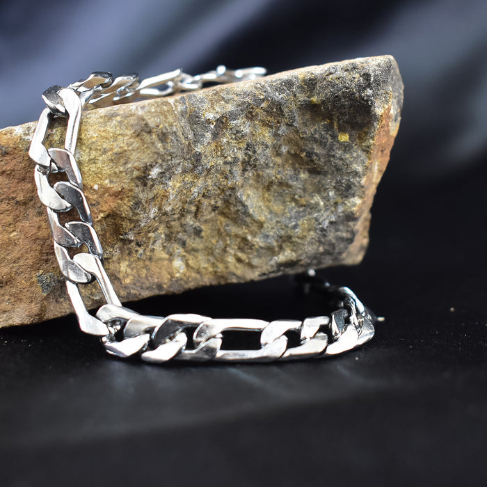 Elegant Silver Bracelet - A Perfect Blend of Style and Sophistication