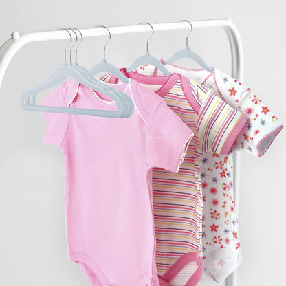 Single piece non-slip hanger