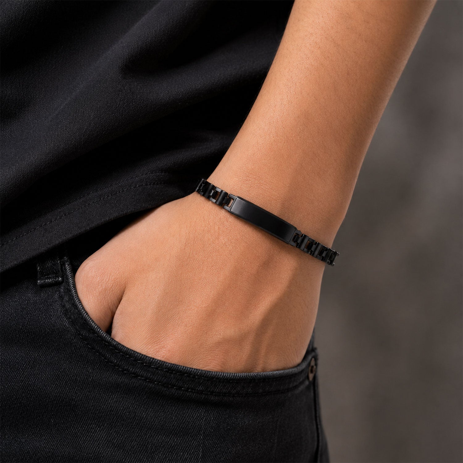 Customized Name Bracelet Black Stainless Steel Engraved Link Chain (1 Pc)