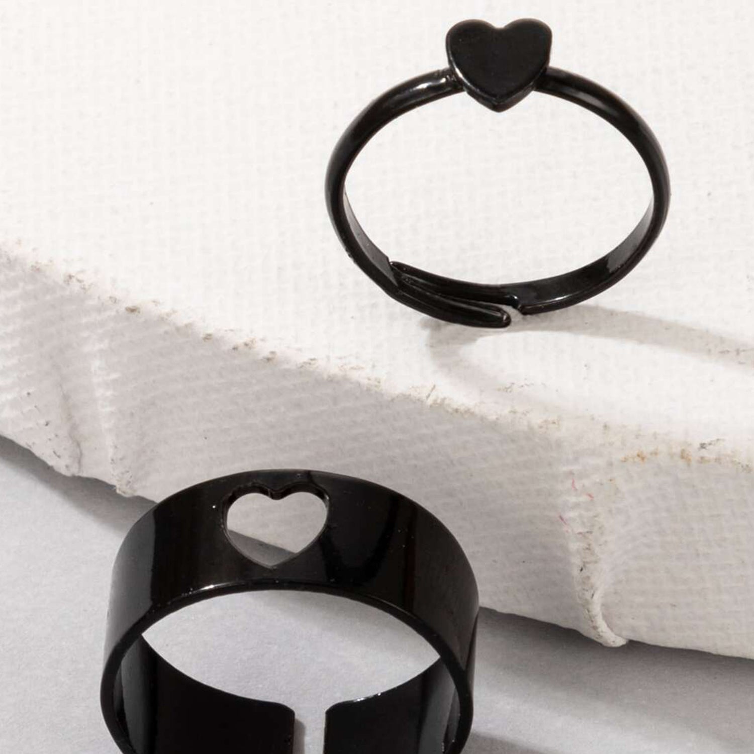 Elegant Couple’s Ring Set - A Symbol of Love and Unity"