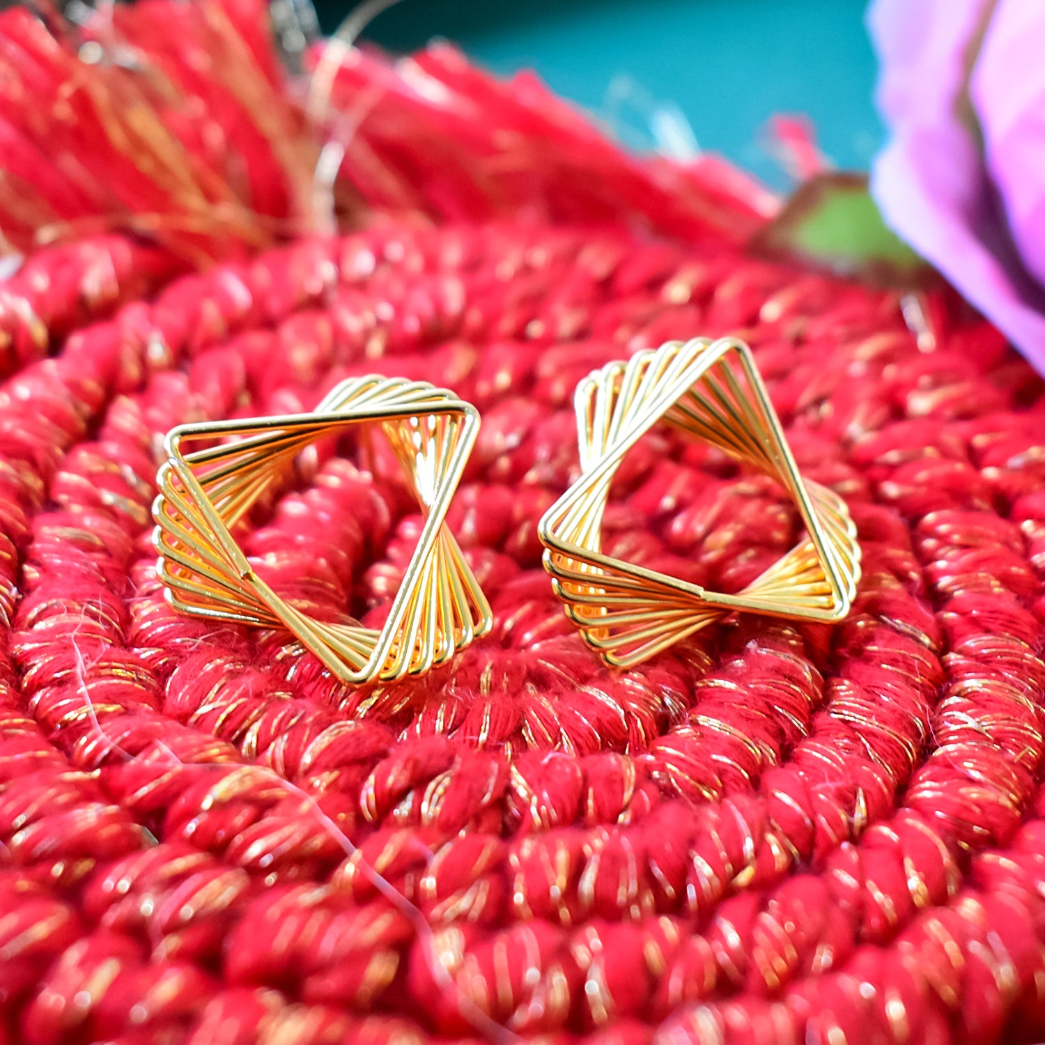 Timeless Earrings – Modern Design for the Fashionably Bold