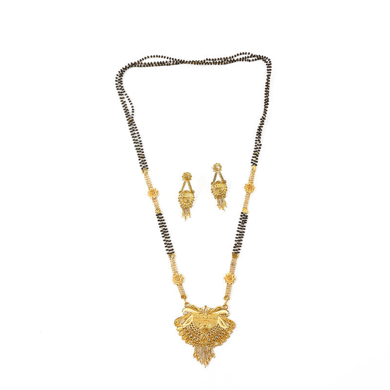 Elegant Traditional Mangalsutra Set with Grand Pendant & Matching Earrings