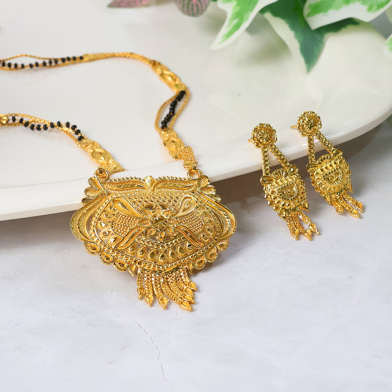 Designer Maharashtrian Inspired Mangalsutra Set – Elegant Traditional Pendant with Matching Earrings