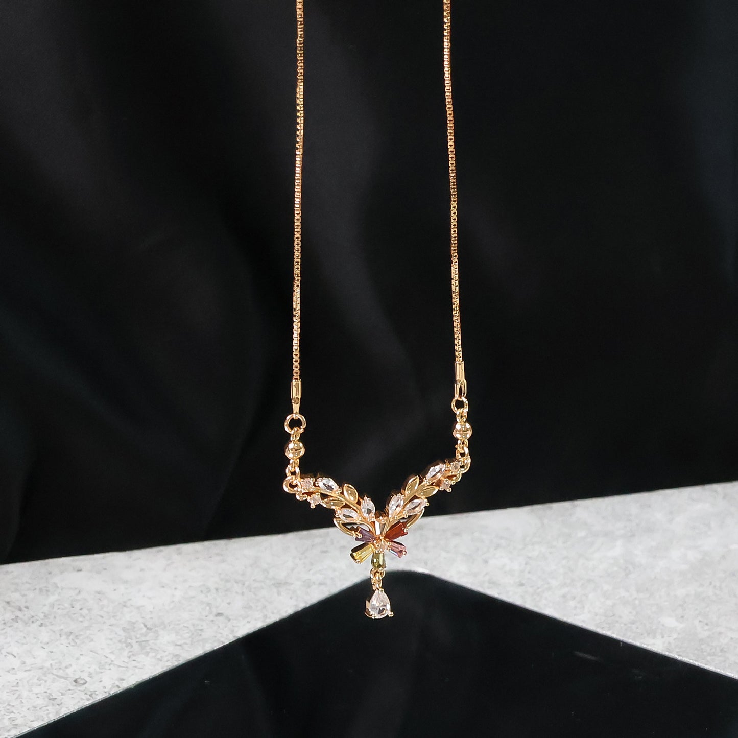 Graceful Gold-Plated Leaf Design Pendant Necklace for Women